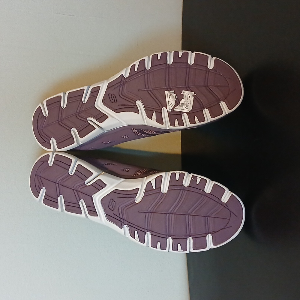 NWOT Skechers  Knit Sneakers Size 8 - Picture 3 of 4
